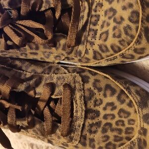 Women's Leopard print Reebok sneakers